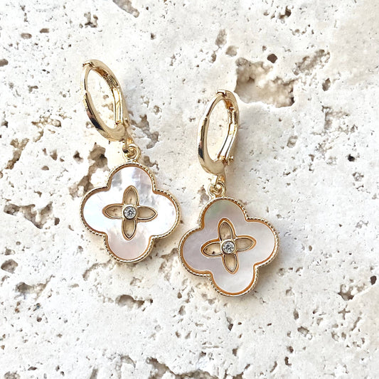 Clover shell pearl earrings